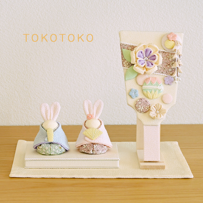 うさぎ雛と羽子板飾り 【TOKOTOKO】※お取り寄せ
